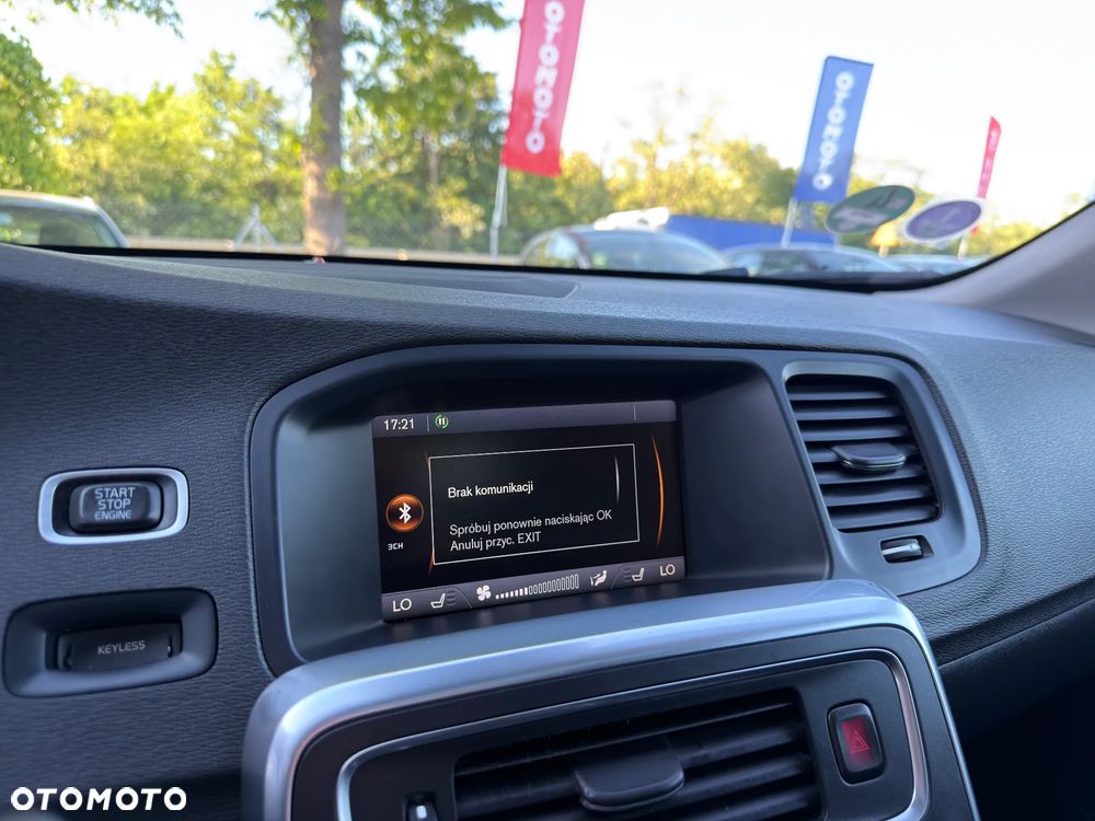 Volvo V60 D6 AWD Plug-in Hybrid R-Design Momentum - 20