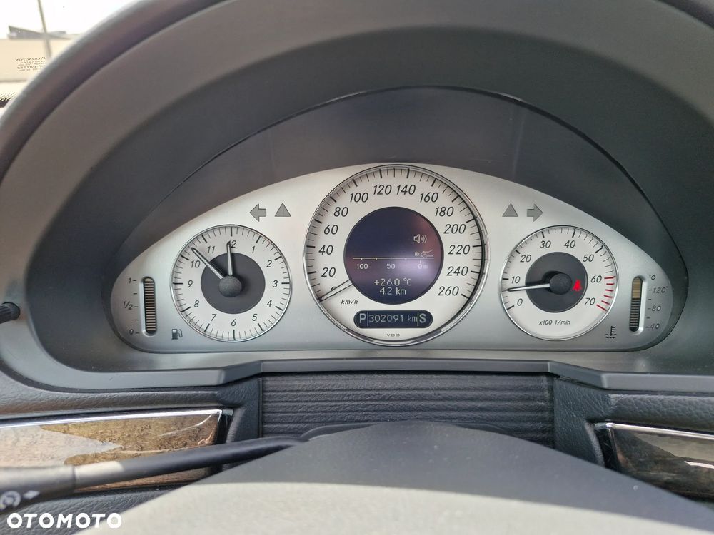 Mercedes-Benz Klasa E 500 Avantgarde - 23