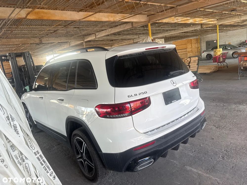 Mercedes-Benz GLB - 36
