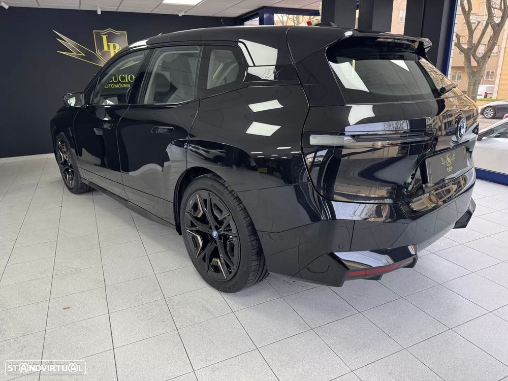 BMW iX xDrive 40 Pack Desportivo - 14