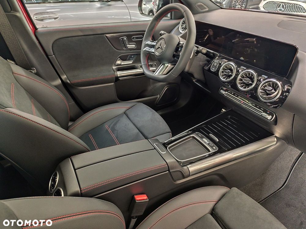 Mercedes-Benz GLA - 8