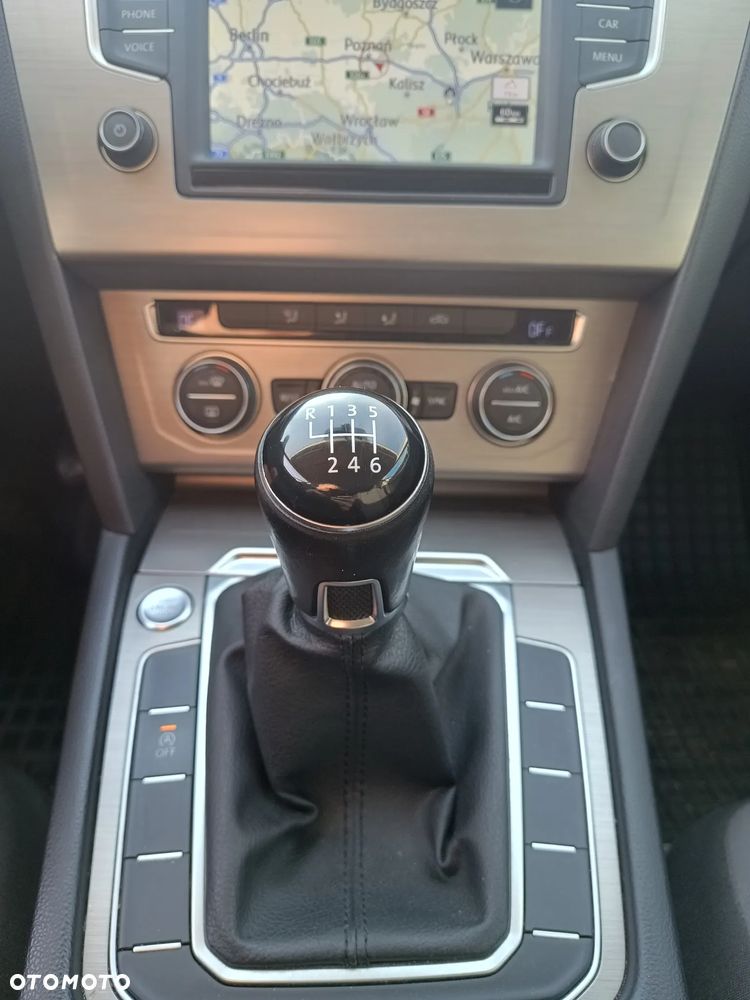 Volkswagen Passat 2.0 TDI BMT Trendline - 14