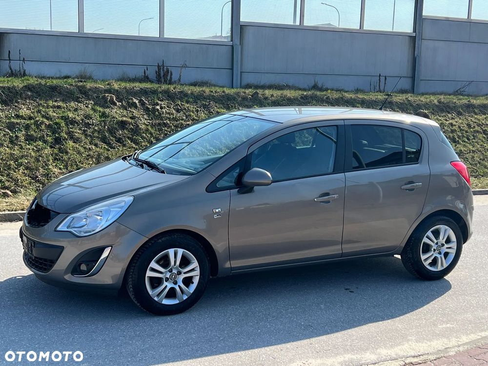 Opel Corsa 1.4 16V 150 Jahre - 15