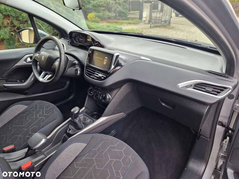 Peugeot 2008 1.2 Pure Tech Style - 10