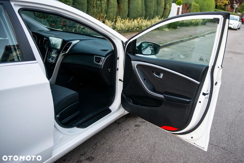 Hyundai i30 i30cw 1.6 Fifa World Cup Edition - 35