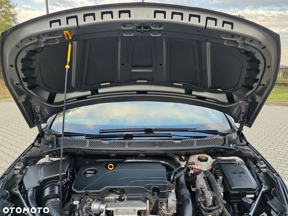 Opel Astra 1.4 Turbo Edition - 32