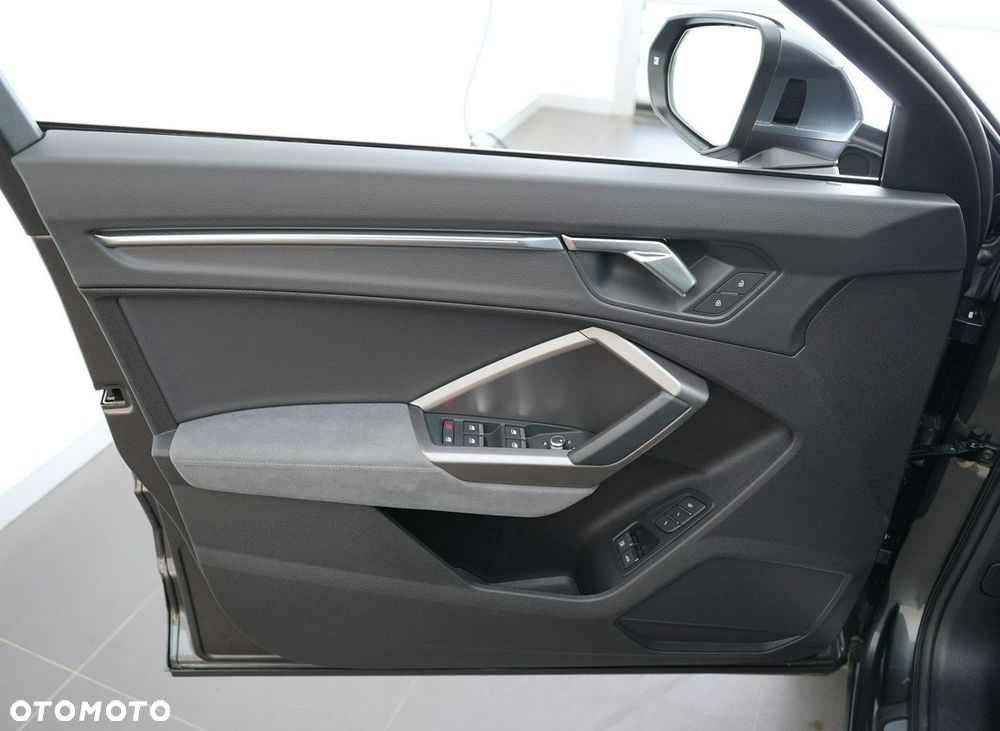 Audi Q3 Sportback - 13