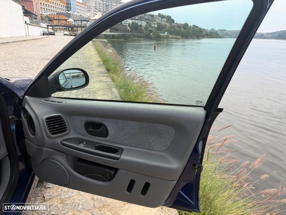 Renault Laguna 1.6 RXT - 16