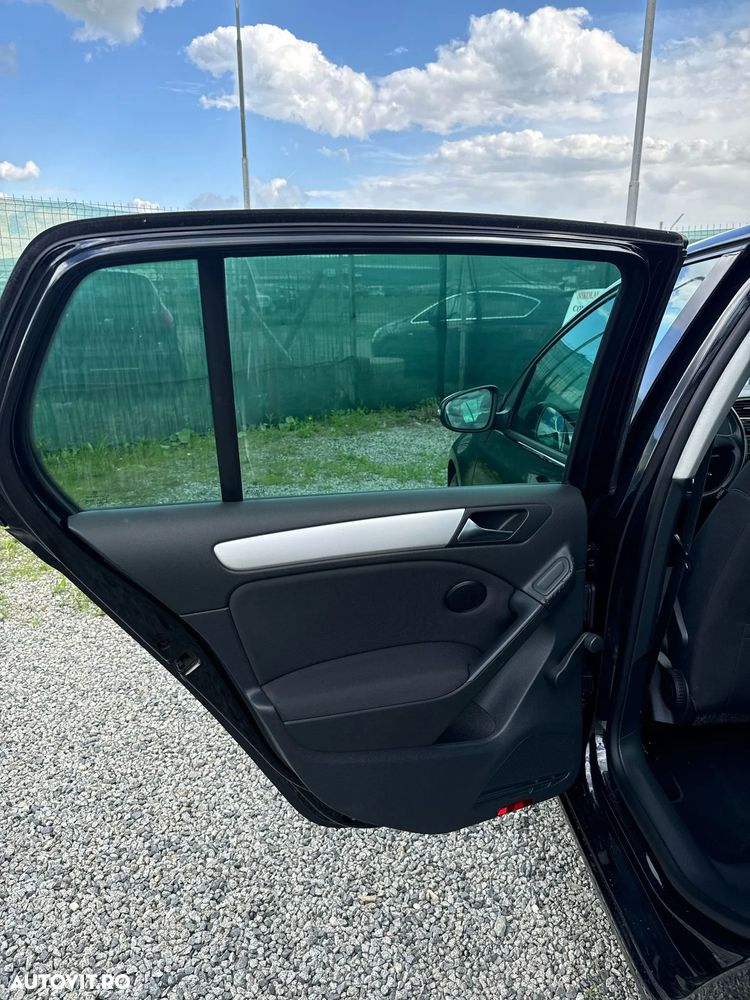 Volkswagen Golf - 33