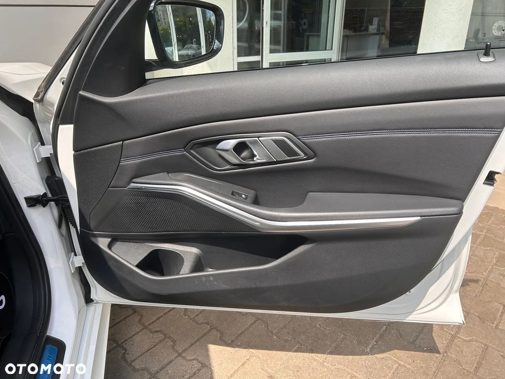 BMW Seria 3 - 17