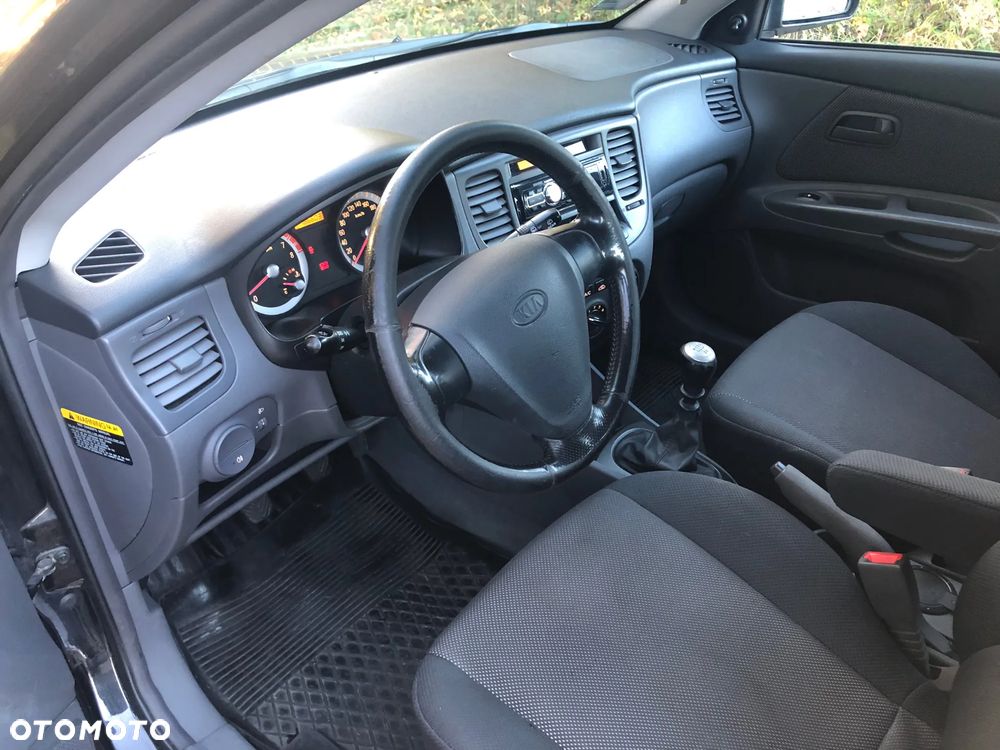 Kia Rio - 16