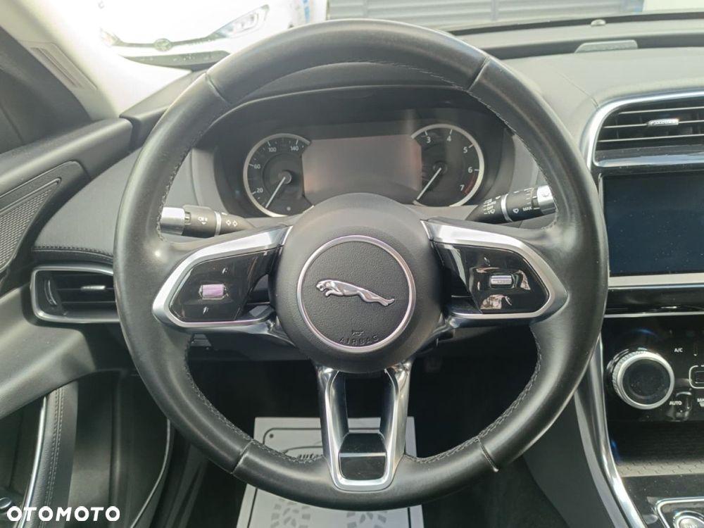 Jaguar XE - 21