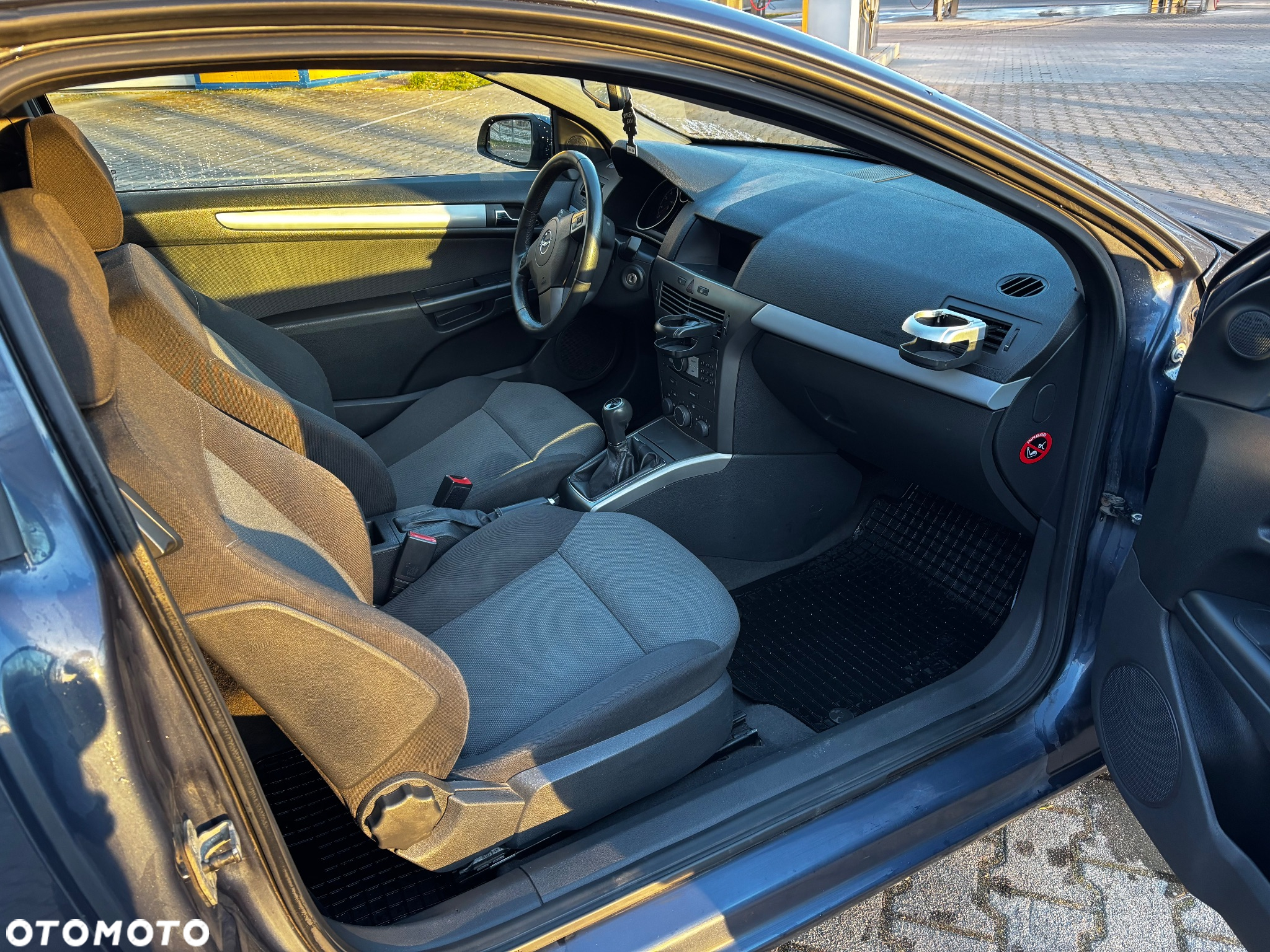 Opel Astra GTC 1.6 - 6