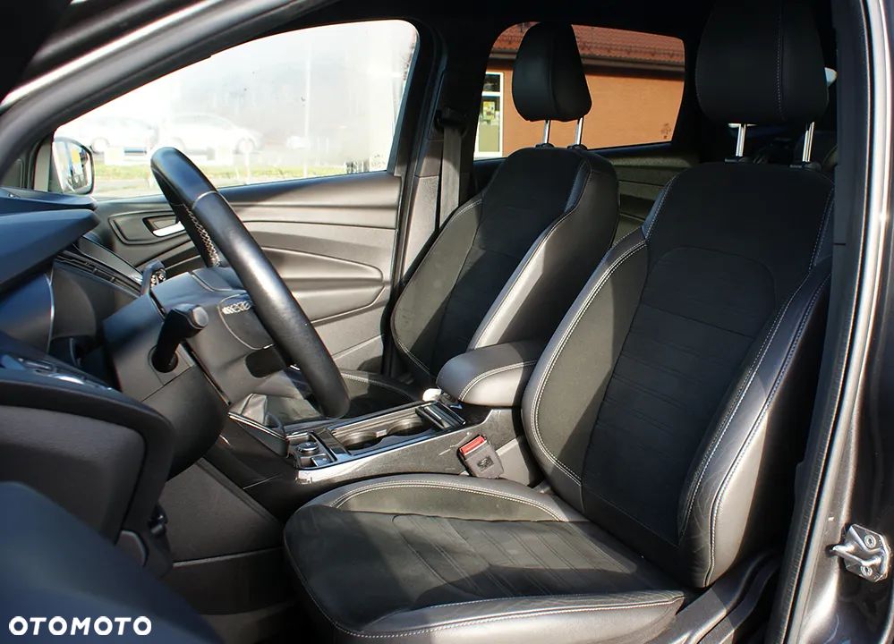 Ford Kuga 2.0 TDCi 2x4 ST-Line - 6