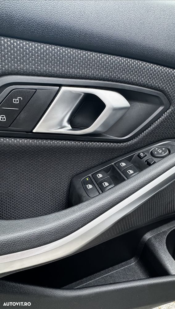 BMW Seria 3 318i Aut. - 15