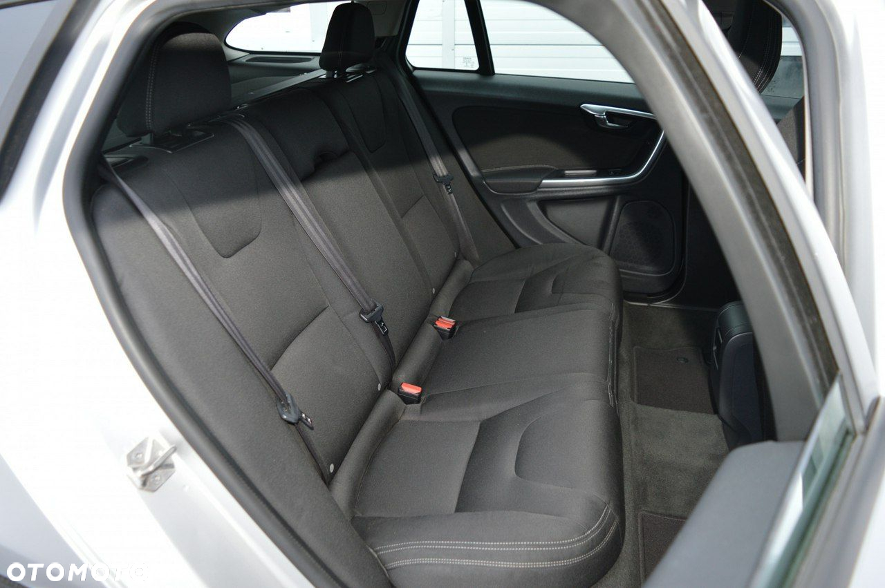 Volvo V60 D2 Kinetic - 31