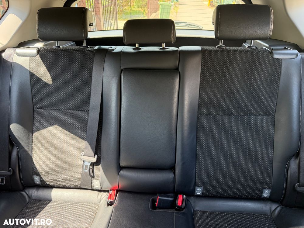 Toyota Auris 1.8 L VVT-i HSD Sol - 7