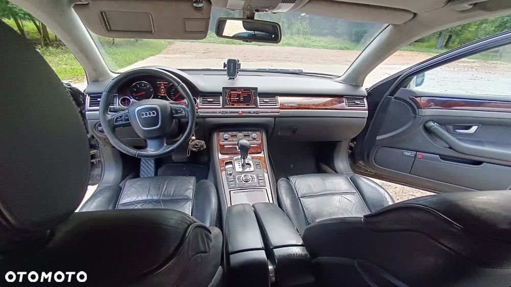 Audi A8 4.2 L Quattro - 9