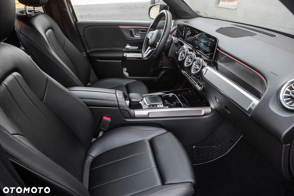 Mercedes-Benz GLB 250 4-Matic 8G-DCT - 33
