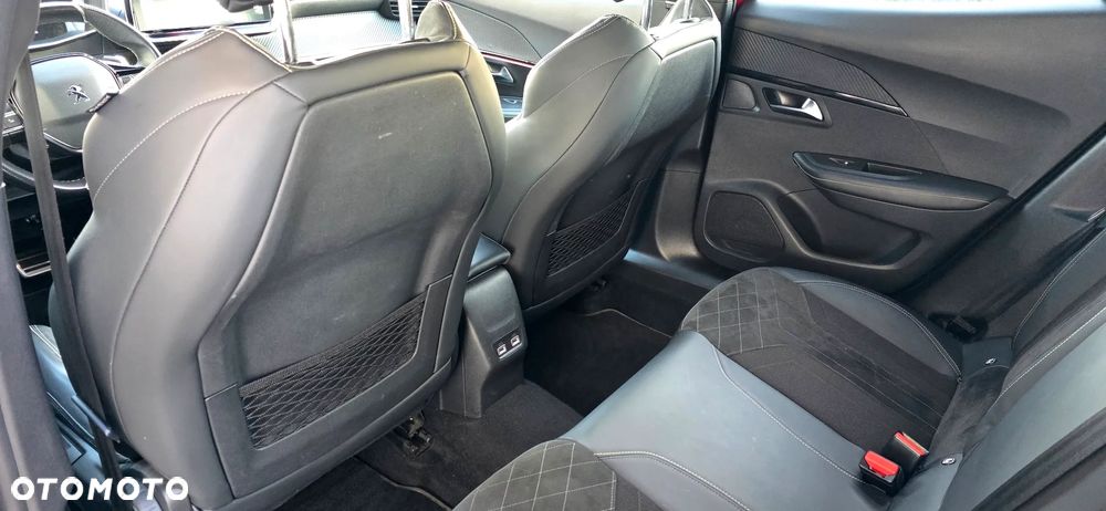 Peugeot 2008 BlueHDi 130 EAT8 GT - 26