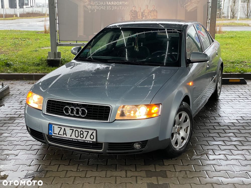 Audi A4 Limousine - 1