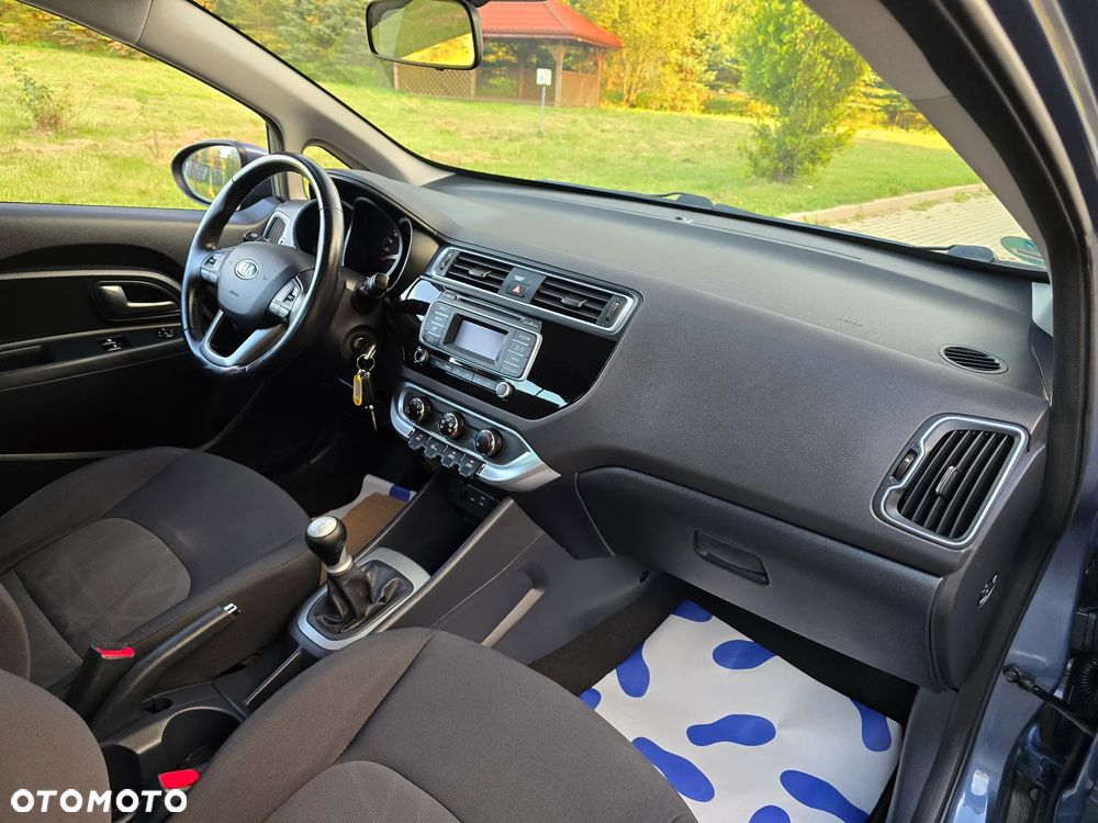 Kia Rio 1.2 Fifa World Cup Edition - 27