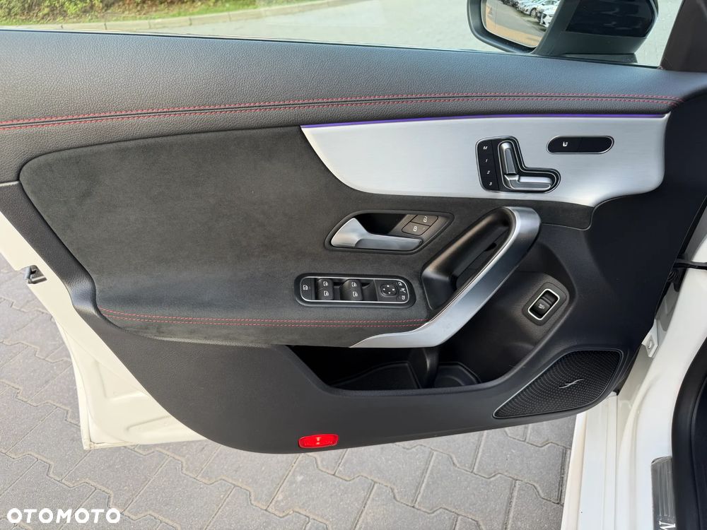 Mercedes-Benz CLA 200 AMG Line 7G-DCT - 38