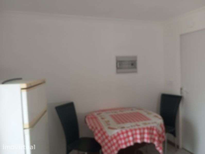 Aluga-se casa com um quarto - Grande imagem: 2/9