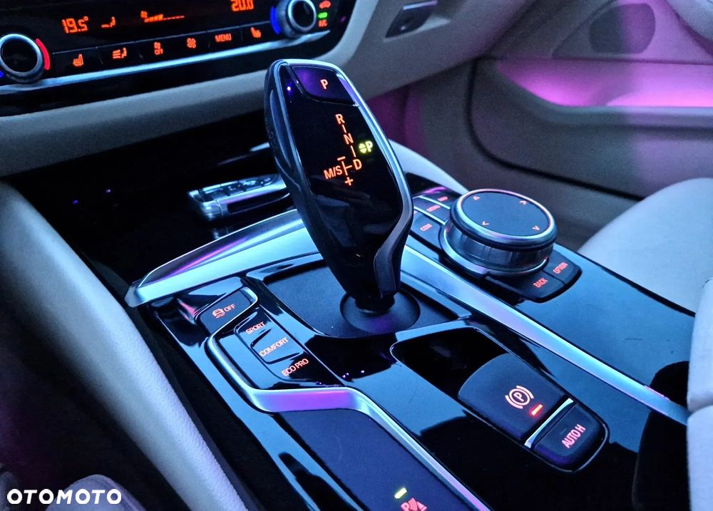 BMW Seria 5 520d M Sport Edition - 11