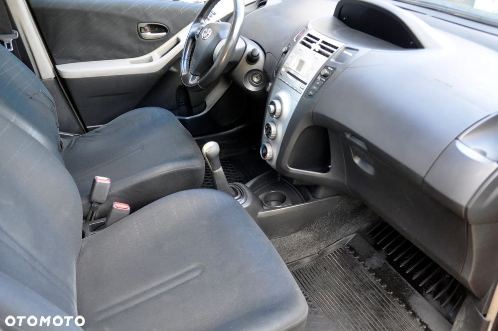 Toyota Yaris 1.3 Prestige - 8