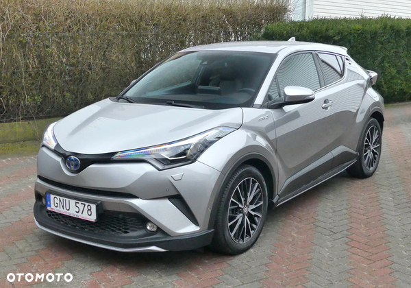 Toyota C-HR Hybrid Style Selection