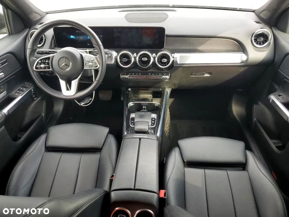 Mercedes-Benz GLB 250 4Matic 8G-DCT - 9