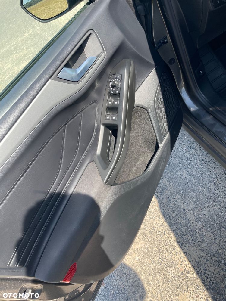 Ford Focus Turnier 1.0 EcoBoost Start-Stopp-System COOL&CONNECT DESIGN - 19