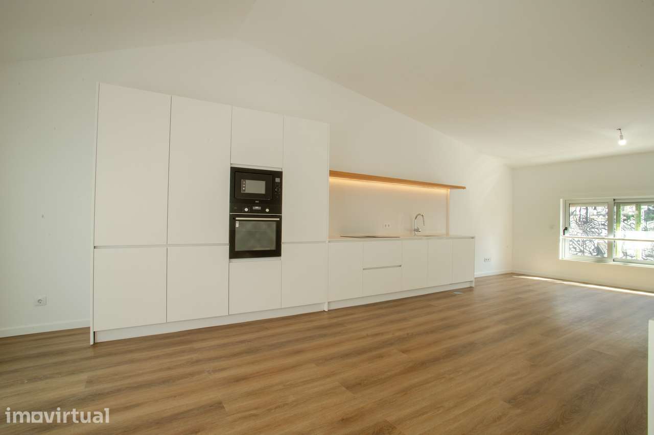 Moradia Triplex T3+1 com Garagem, Varandas e Espaço Exterior - CO - Grande imagem: 2/29
