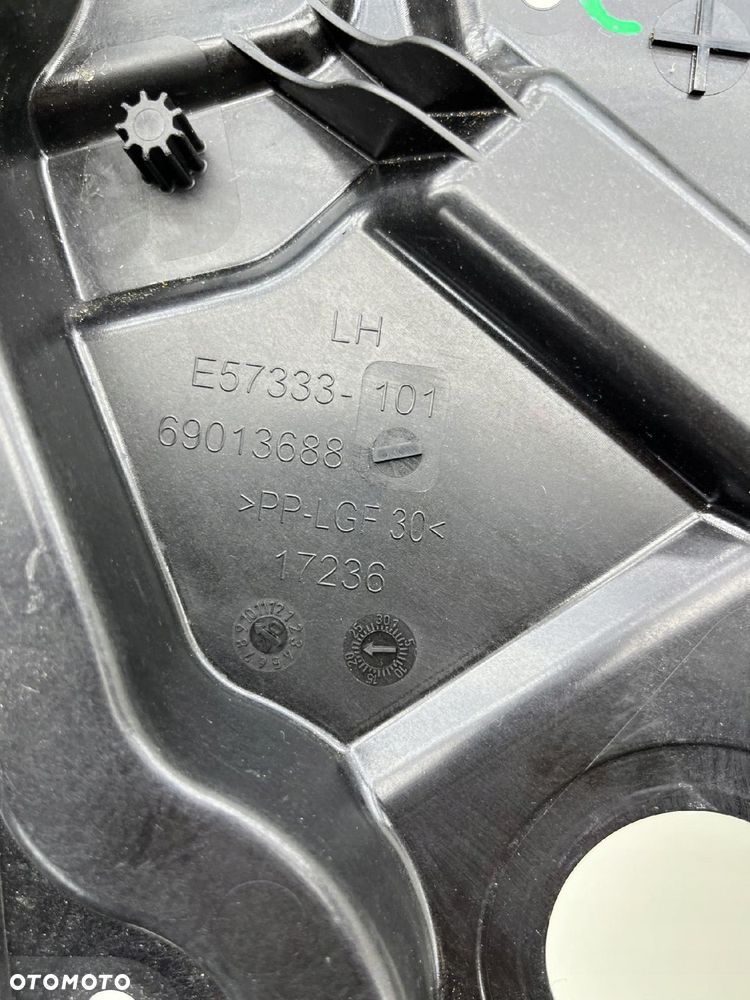 JEEP COMPASS II PODNOŚNIK SZYBY LEWY TYŁ 69013688 - 4