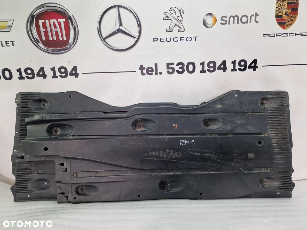 SKODA OCTAVIA 3 III / VW SPORTSVAN LEWA / PRAWA OSŁONA PODWOZIA , NR 5Q0825202S / 5Q0825201S , NR AUKCJI NSŁ294 - 1