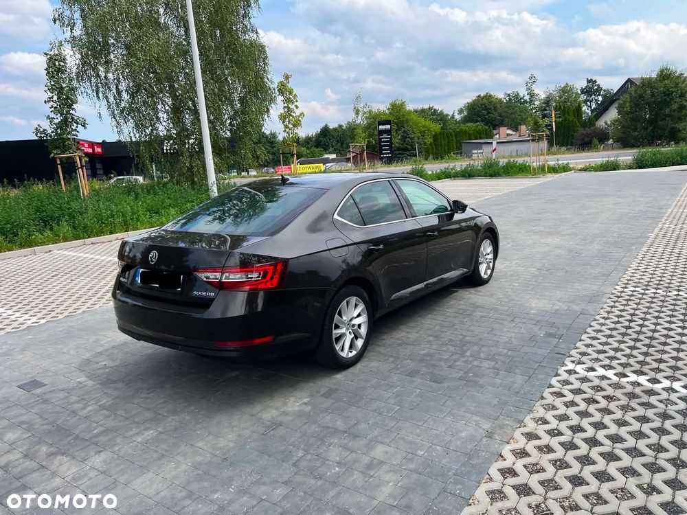 Skoda Superb 2.0 TDI Style DSG - 20