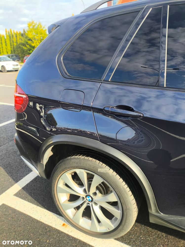 BMW X5 4.8i - 3