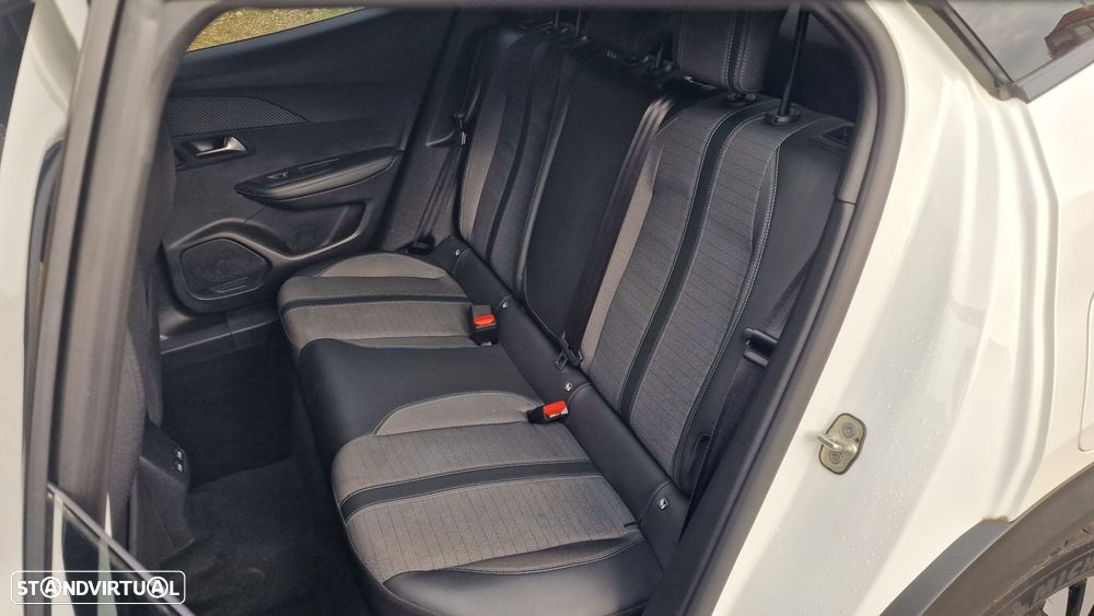 Peugeot e-2008 50 kWh Allure Pack - 29