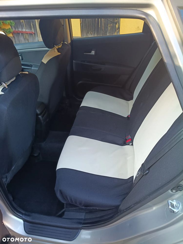 Kia Ceed - 11