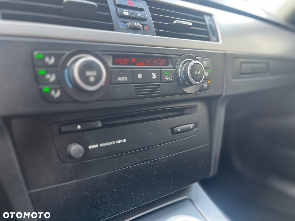BMW Seria 3 318i - 16