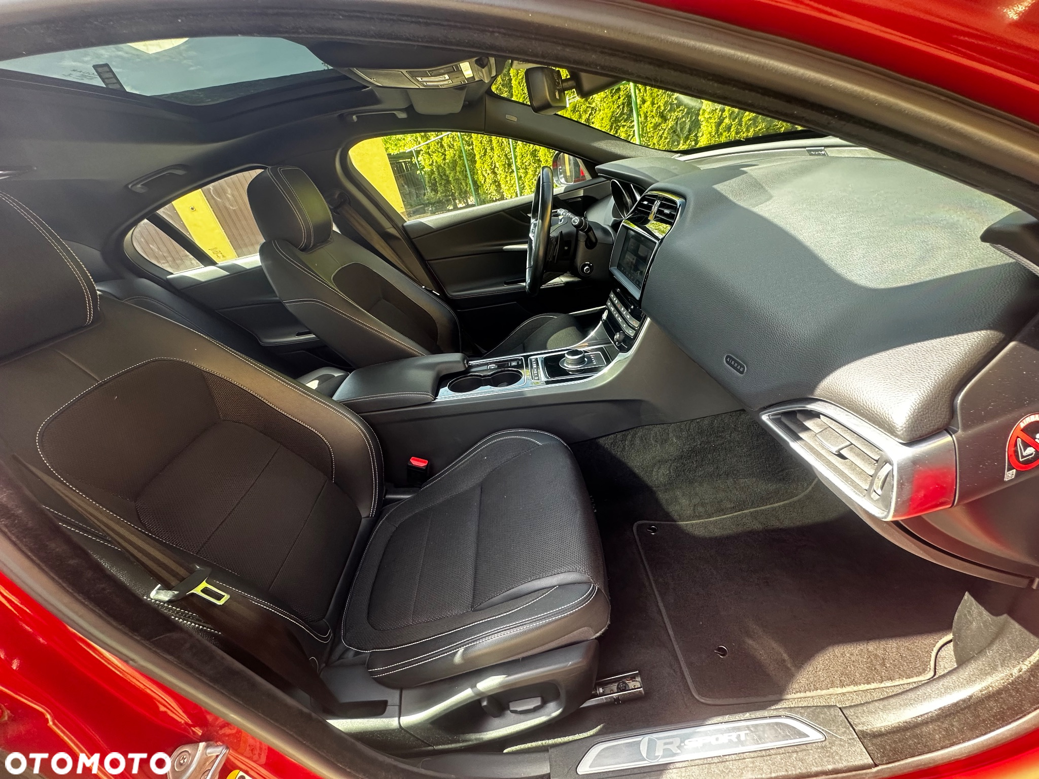 Jaguar XE 2.0 D R-Sport - 12