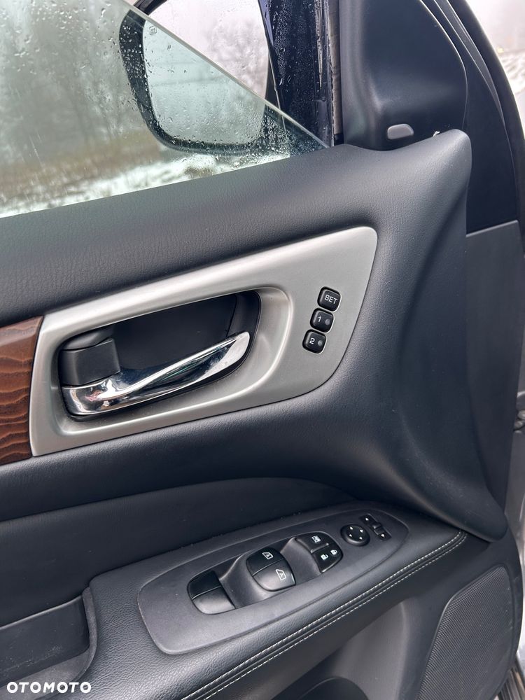 Nissan Pathfinder - 20