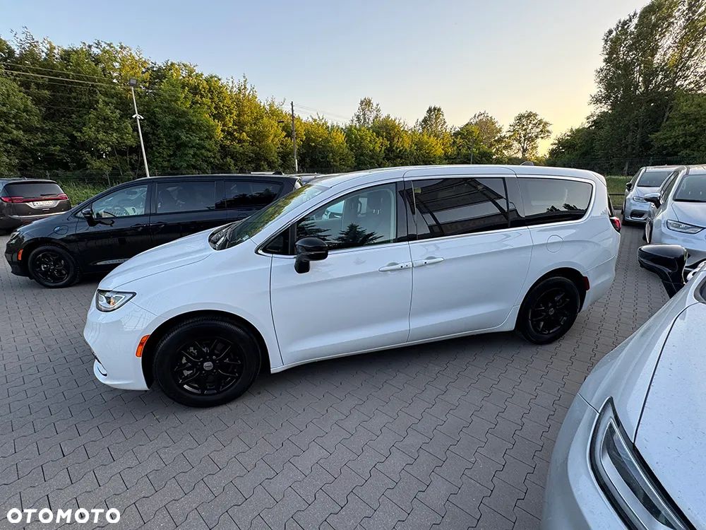 Chrysler Pacifica - 33