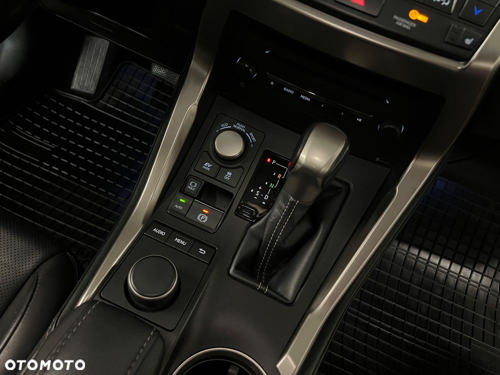 Lexus NX 300h Comfort AWD - 31