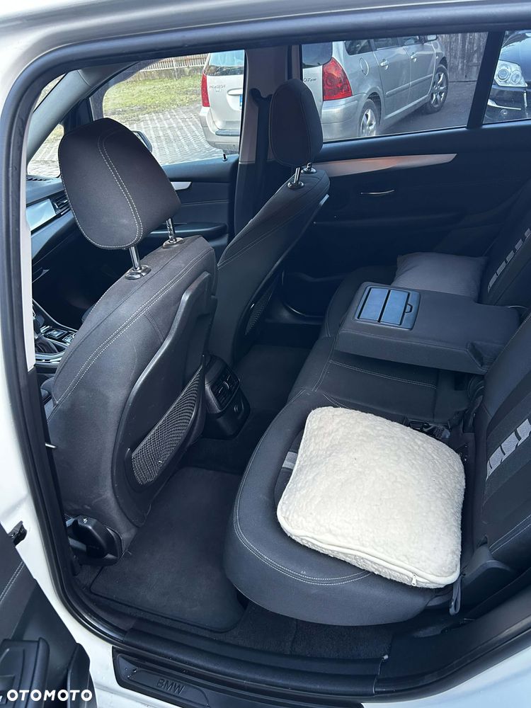 BMW Seria 2 218d - 13