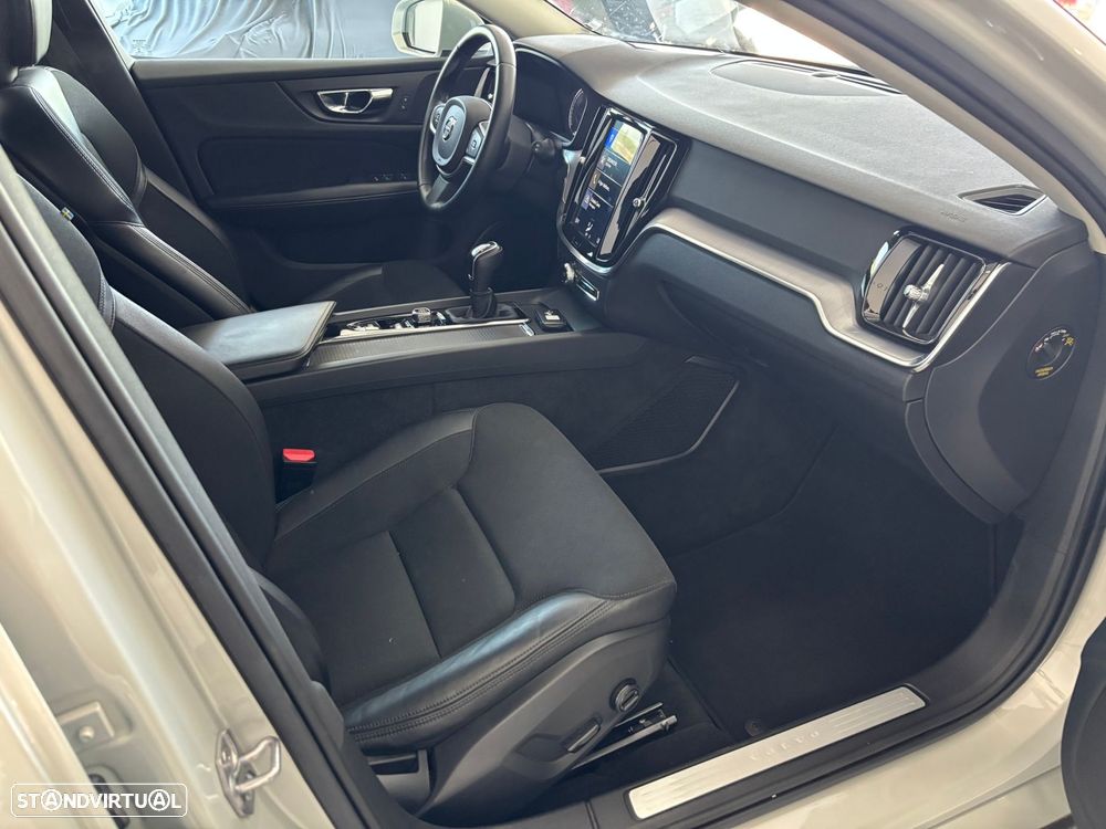 Volvo V60 2.0 D3 Momentum - 12
