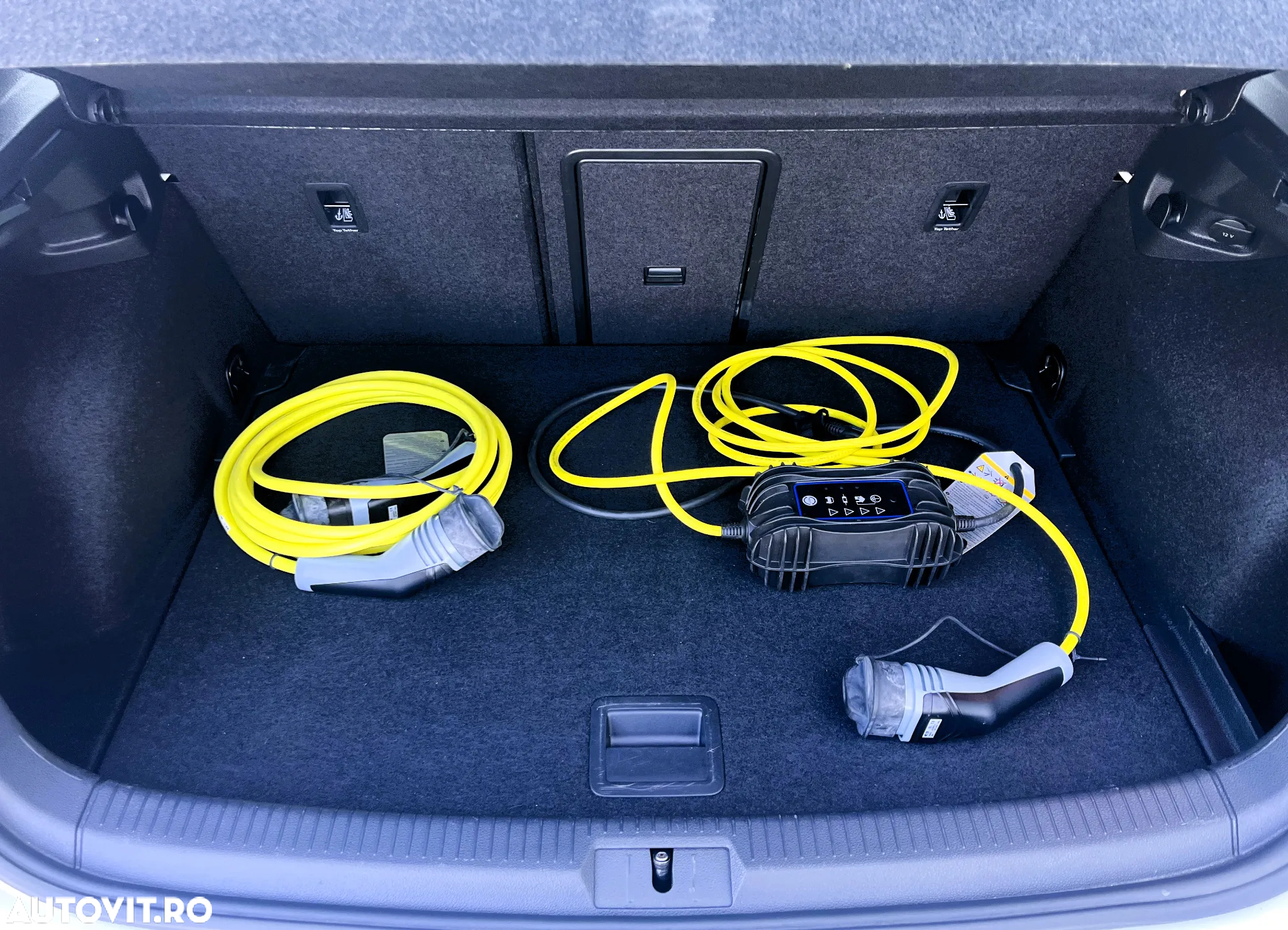 Volkswagen e-Golf - 13