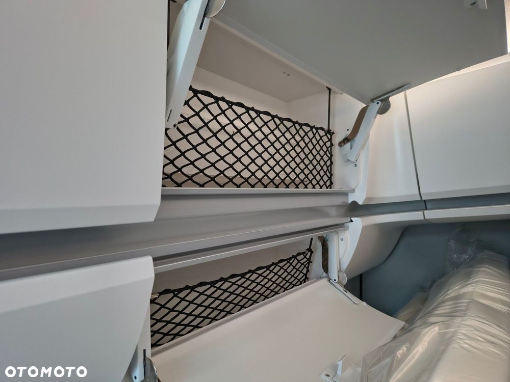 Volkswagen Crafter Grand California 600 silnik: 2,0 l TDI EU6 SCR BlueMotion Technology 130 kW skrzynia biegów: Przedni napęd automatyczna 8-biegowa rozstaw osi: 3640 mm - 38