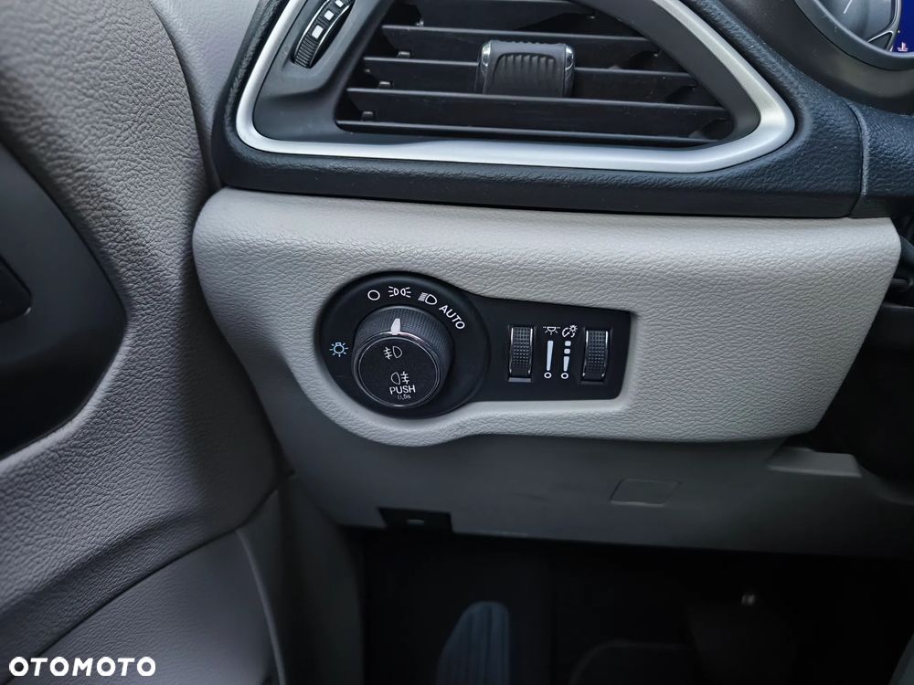 Chrysler Pacifica - 14
